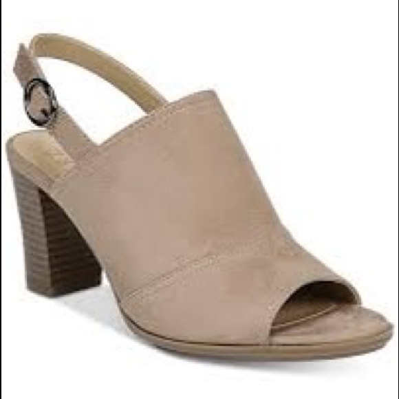 naturalizer beige sandals